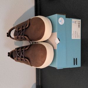 NEW NEVER WORN TOMS Leather Tie Up Shoe